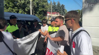 Противникам саммита Молдавия — Евросоюз не позволили собраться у резиденции Майи Санду